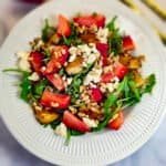 Salad with strawberry and halloumi
